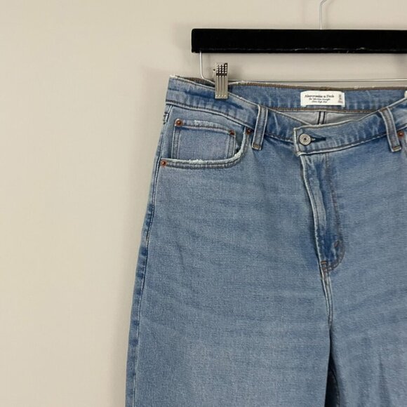 Abercrombie & Fitch Ultra High Rise The '90s Slim Straight Jeans Size 14/32 - Picture 5 of 8